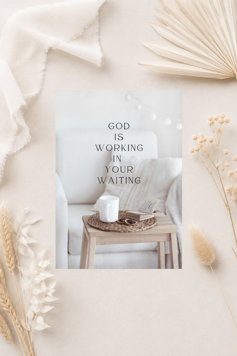 christliche Postkarte A6 - God is working in your waiting